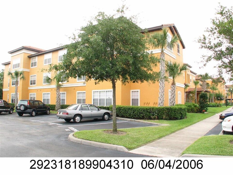 5459 Vineland Rd in Orlando, FL - Building Photo