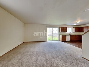 20313 46th Ave Ct E in Spanaway, WA - Foto de edificio - Building Photo