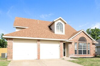 4612 Greenwich Dr in Grand Prairie, TX - Building Photo - Building Photo