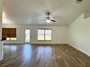 1300 SW 22nd Ave in Cape Coral, FL - Foto de edificio - Building Photo