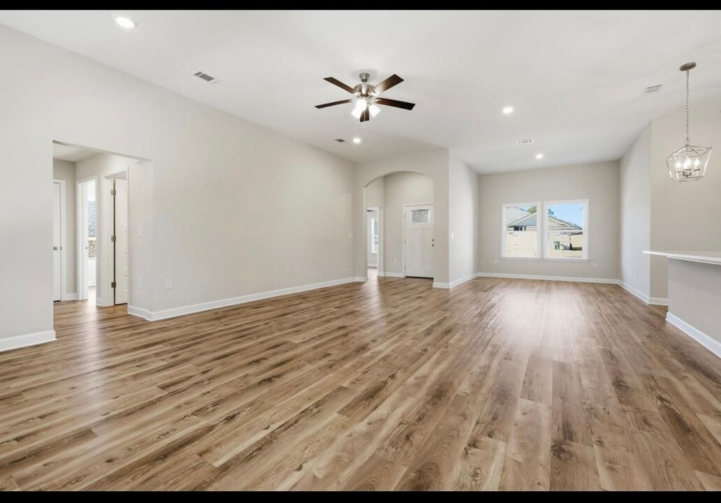 1340 Hornbeam Dr in Baker, FL - Foto de edificio