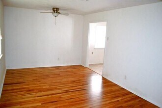 2528 St Francis Ave in Dallas, TX - Foto de edificio - Building Photo