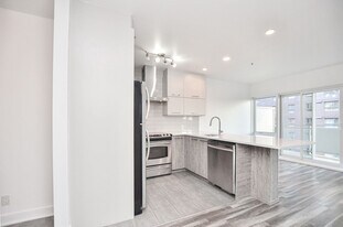 575 R. Robert-Élie in Laval, QC - Building Photo