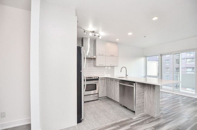 property at 575 R. Robert-Élie