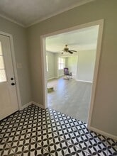 1006 E Hazel St in Gonzales, LA - Foto de edificio - Building Photo