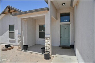 617 Charles Heinrich St in Socorro, TX - Building Photo - Building Photo