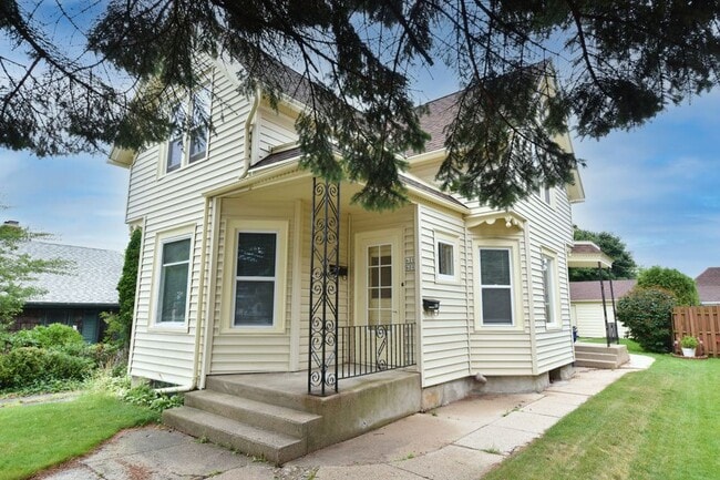 property at 610 N Wisconsin St