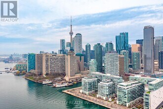 29 Queens Quay E in Toronto, ON - Building Photo - Building Photo