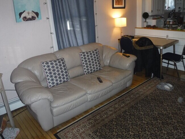 32 College Ave, Unit 2 in Orono, ME - Foto de edificio - Building Photo