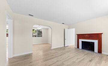 7115 Lucky Dr W in Jacksonville, FL - Building Photo - Building Photo