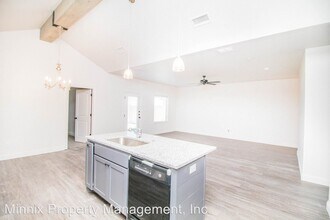 2011 102nd St in Lubbock, TX - Building Photo - Building Photo