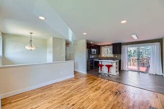 14252 79th Ave NE in Kirkland, WA - Building Photo - Building Photo