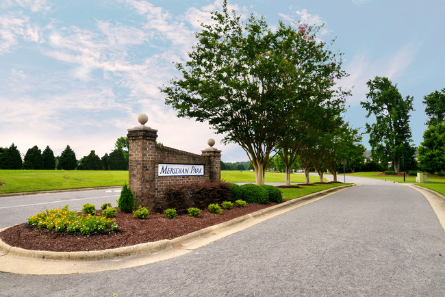 Meridian Park in Greenville, NC - Foto de edificio - Building Photo