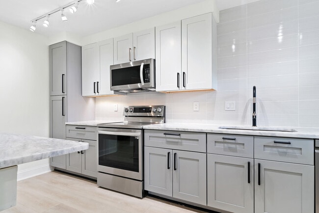 property at 122 S Lakeside Dr