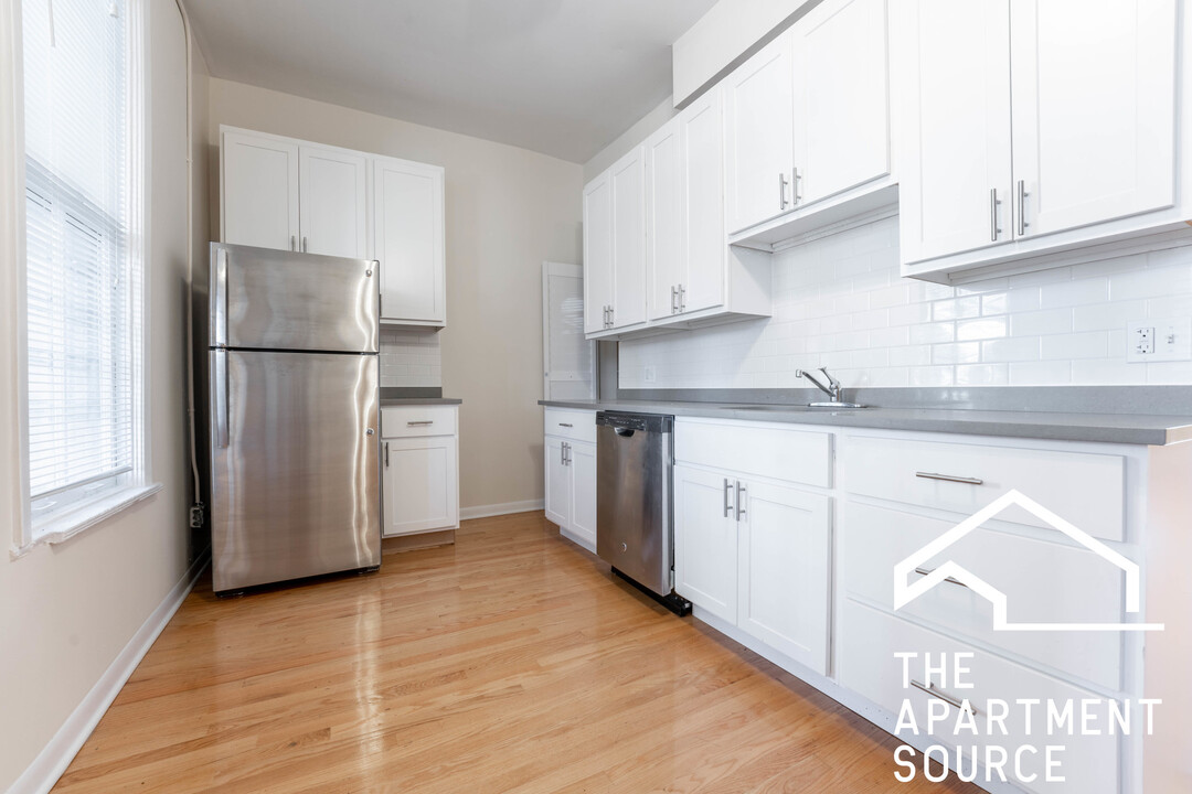 1208 W Wrightwood Ave, Unit 2 in Chicago, IL - Building Photo