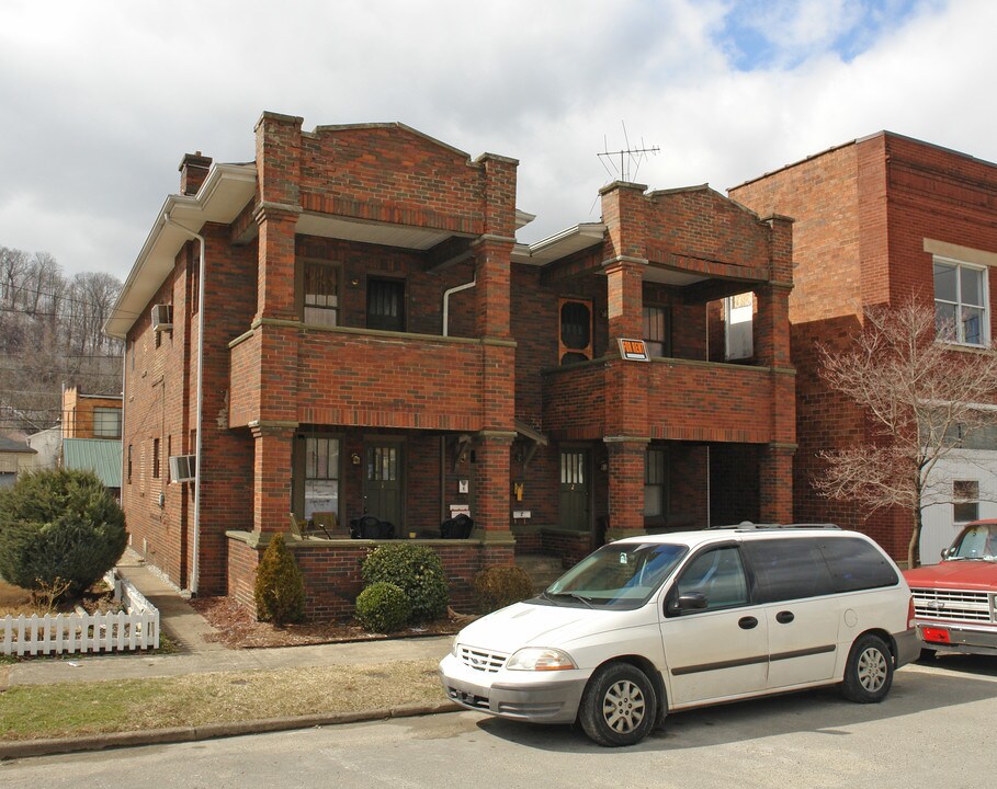 419 Etna St in Russell, KY - Building Photo