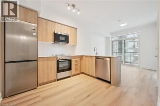 25 Wellington St S in Kitchener, ON - Building Photo - Building Photo