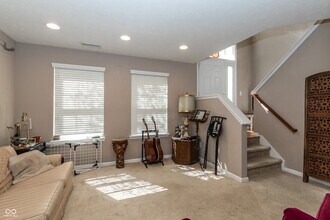 420 Beverly Ct in Carmel, IN - Foto de edificio - Building Photo