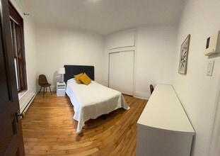 1044 Mackay Rue in Montréal, QC - Building Photo - Building Photo