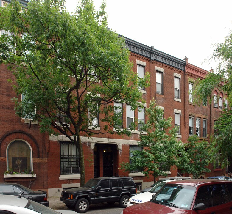 2304-2308 Locust St in Philadelphia, PA - Building Photo