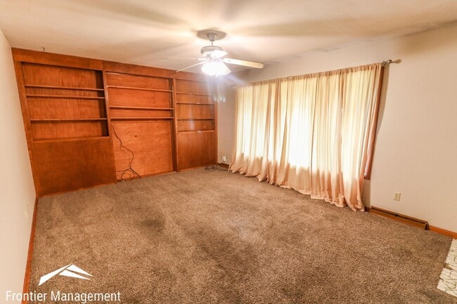 2429 Hobbs Dr in Manhattan, KS - Building Photo - Building Photo