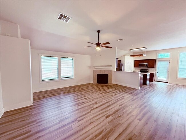 207 Mollie Dr in Hutto, TX - Building Photo - Building Photo