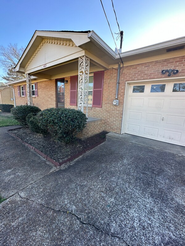 4025 Knollbrook Dr NW in Huntsville, AL - Foto de edificio - Building Photo