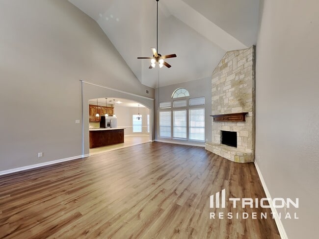 125 Lake Trail Dr in Red Oak, TX - Building Photo - Building Photo