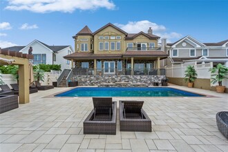 319 Harbor Dr in Lido Beach, NY - Building Photo - Building Photo