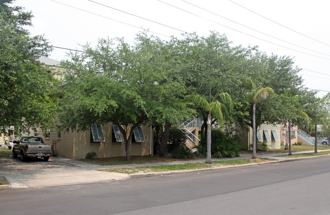 209 Columbia Dr in Tampa, FL - Foto de edificio - Building Photo