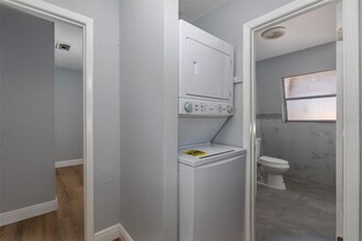 5752 Virginia Ave in New Port Richey, FL - Foto de edificio - Building Photo