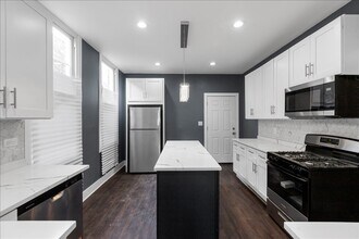 2108 S Homan Ave in Chicago, IL - Building Photo - Building Photo