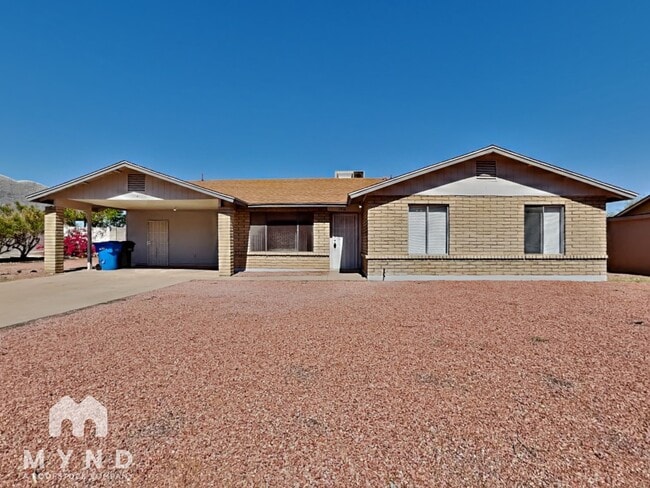 property at 1916 E Ardmore Dr