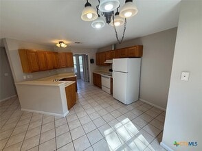 221 N Scenic Loop in Canyon Lake, TX - Building Photo - Building Photo