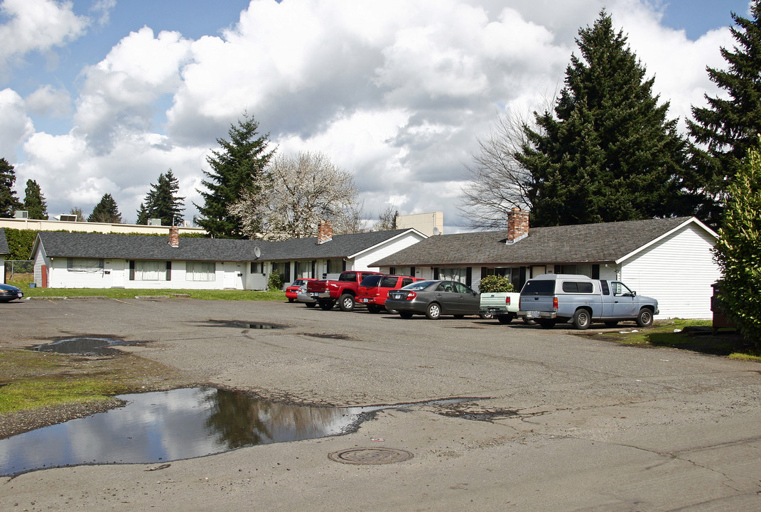 8319-8357 SE Brooklyn St in Portland, OR - Building Photo