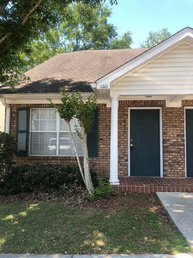property at 2738 W Tharpe St