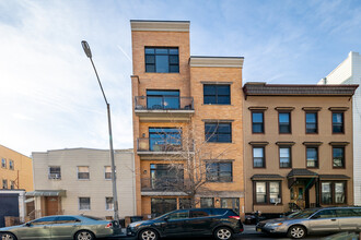 206 Kent St in Brooklyn, NY - Building Photo - Building Photo