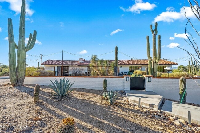 2640 E Camino La Zorrela in Tucson, AZ - Building Photo - Building Photo