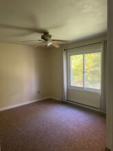 306 Heather Ln, Unit Downstairs in Mendon, VT - Foto de edificio - Building Photo