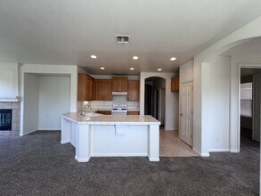 5016 Cleveland Bay Way in Elk Grove, CA - Building Photo - Building Photo