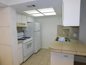 8208 Hood Cir in Austin, TX - Building Photo - Building Photo
