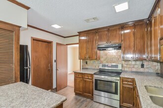 463 Larkwood Dr in Montgomery, AL - Foto de edificio - Building Photo
