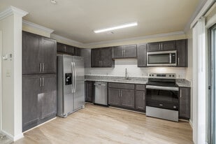 Regency at Longhill in Williamsburg, VA - Building Photo