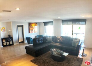 723 Palisades Beach Rd-Unit -211 in Santa Monica, CA - Building Photo - Building Photo