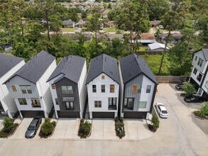 3704 Creekmont Grn Ln in Houston, TX - Foto de edificio - Building Photo