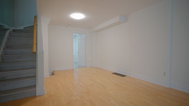 597 Roehampton Ave in Toronto, ON - Building Photo - Building Photo