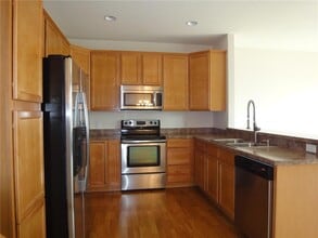 11846 Emery Village Dr N in Champlin, MN - Building Photo - Building Photo