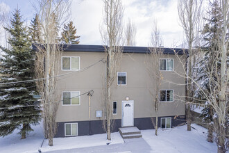 3707 15A St SW in Calgary, AB - Building Photo - Building Photo