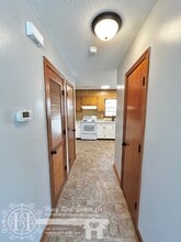 296 7th St, Unit Apt 3 in Yanceyville, NC - Foto de edificio - Building Photo