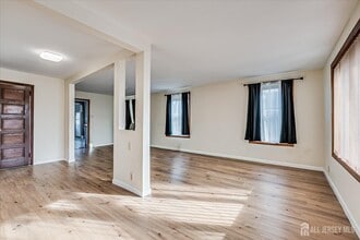 98 Trieste St in Woodbridge Township, NJ - Building Photo - Building Photo